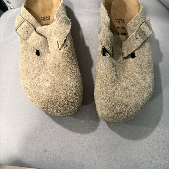 Birkenstock Shoes - New never worn WOMENS BEIGE BIRKINSTOCK shoes